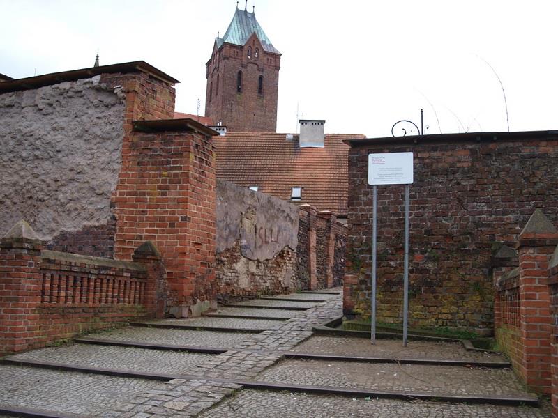 Średniowieczne Mury Obronne 1
