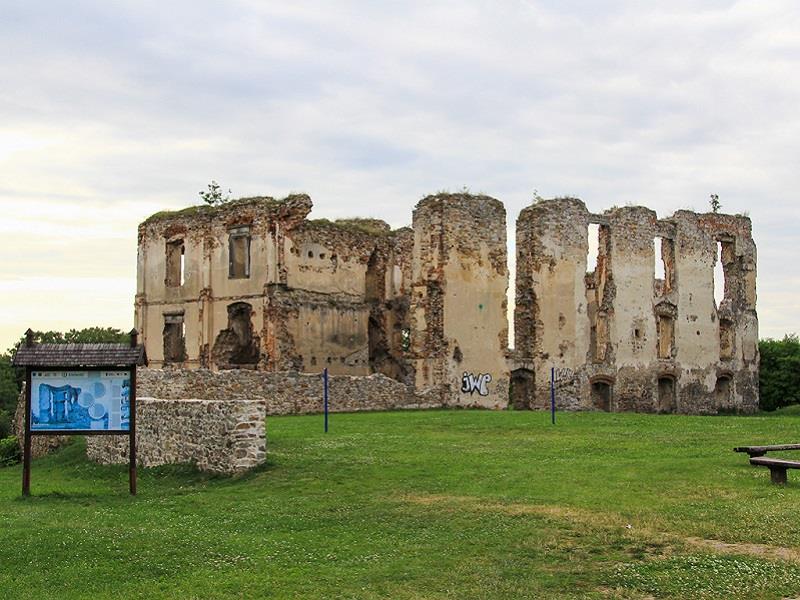 Ruiny zamku w Bodzentynie 1